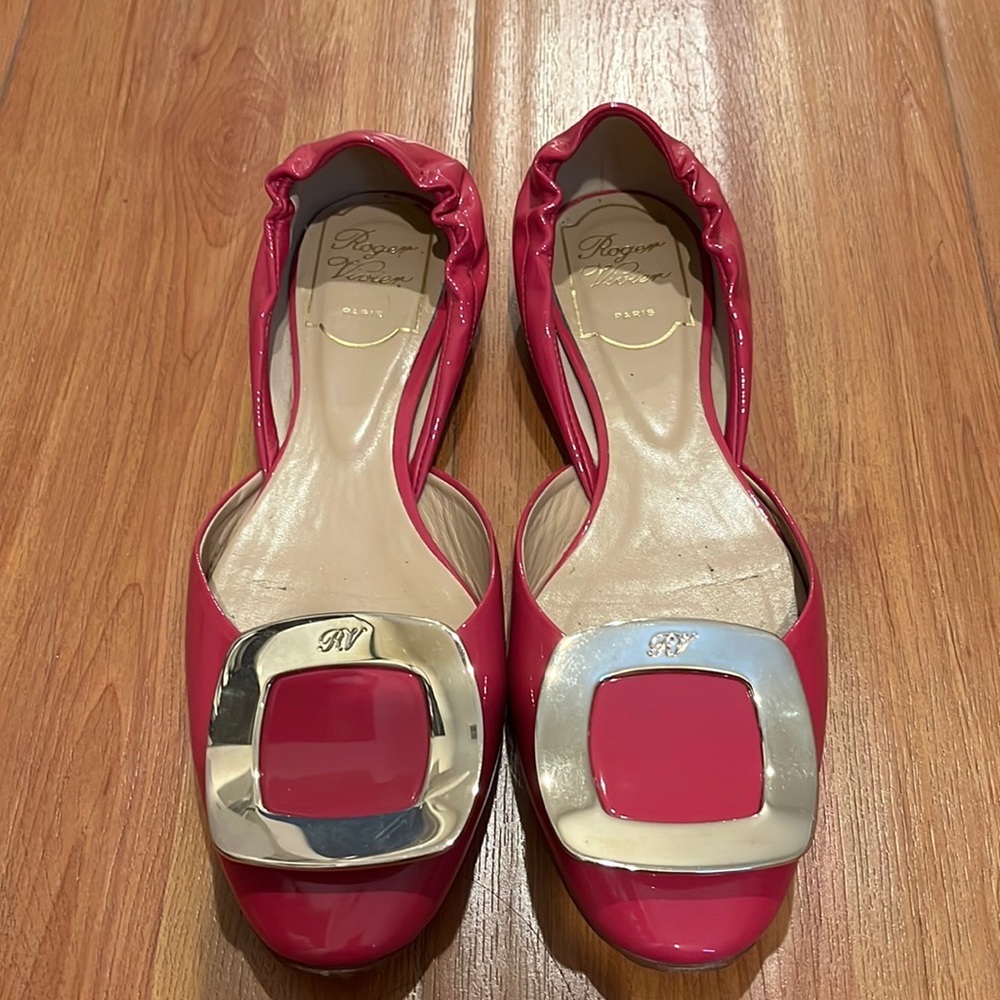 AUTHENTIC Roger Vivier Chip Flat Fuchsia color Size 35.5